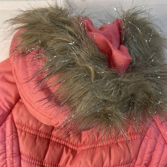 Tommy Hilfiger Baby Girls Long Puffer with Faux Fur Hood - Picture 4 of 12